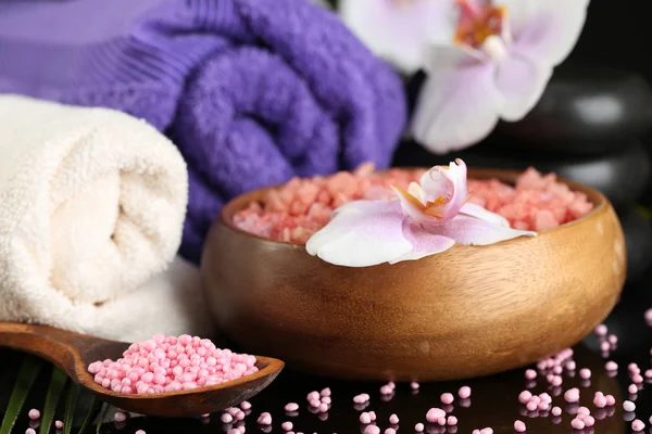 Hermosa composición de spa con flores de cerca —  Fotos de Stock