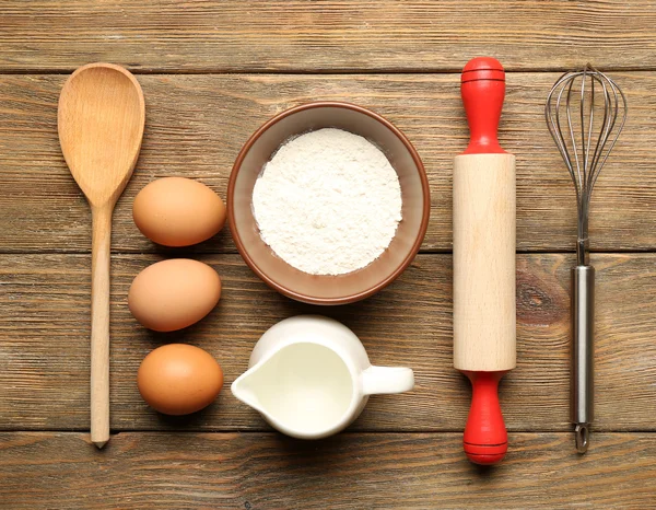 Zutaten und Küchenutensilien — Stockfoto