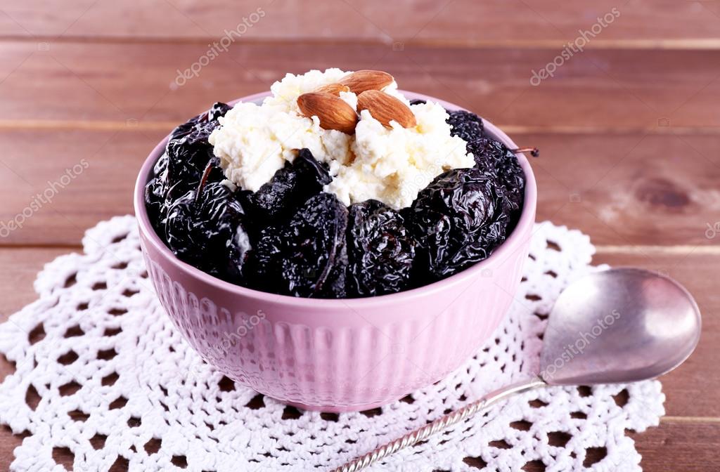 Dessert with prunes and almonds