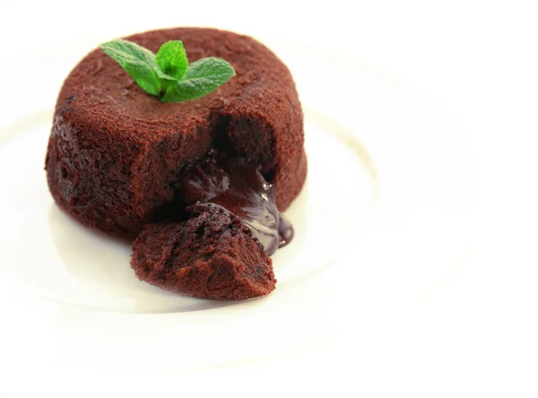 Varm choklad pudding med fondant centrum på plattan, närbild — Stockfoto