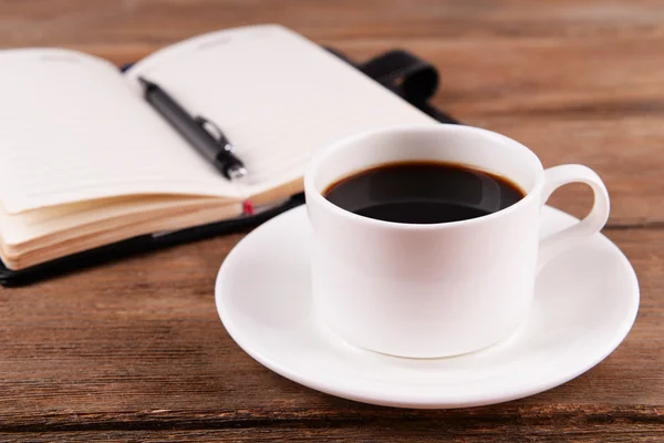 Tazza di caffè sul piattino — Foto Stock