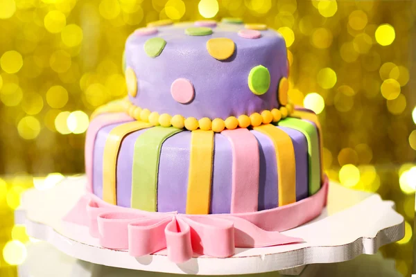 Delicioso bolo de aniversário — Fotografia de Stock