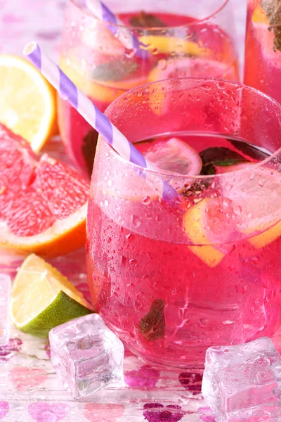 Limonada rosa en vasos — Foto de Stock