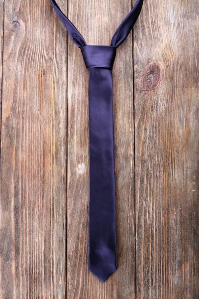 Trendige Krawatte auf Holzplanken Hintergrund — Stockfoto