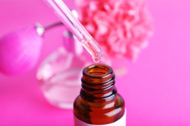 Damlalık şişe parfüm