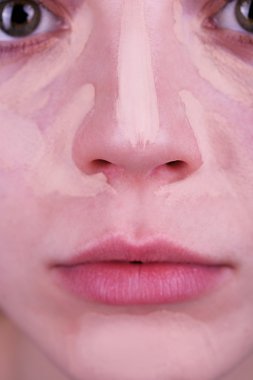 Makyaj kozmetik Vakfı ile uygulamak makro