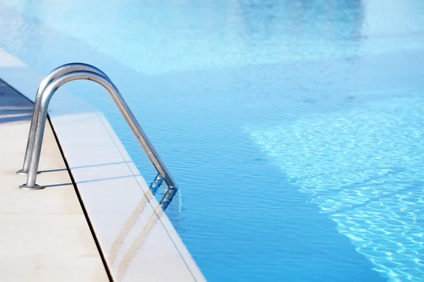 Hotel swimming pool — Stock Photo, Image