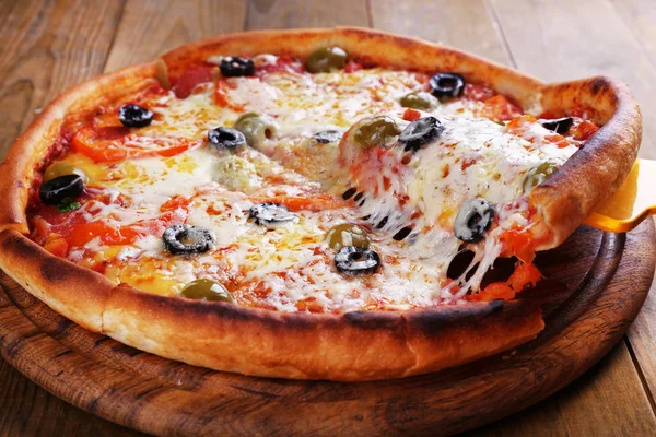 Pizza com queijo — Fotografia de Stock