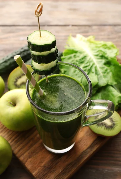 Groene verse gezond vruchtensap — Stockfoto