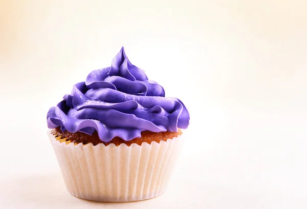 Delicioso cupcake puple — Fotografia de Stock
