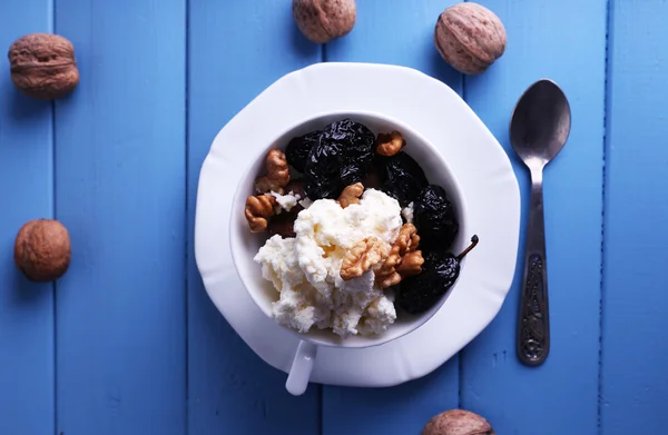 Dessert with prunes and nuts — Stock Photo, Image