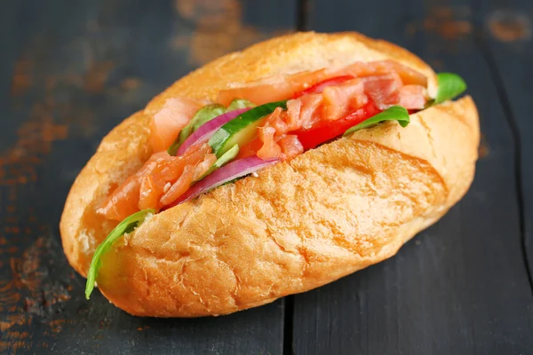 Sandwich con salmón — Foto de Stock