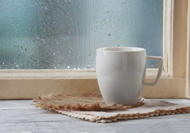 Pencere içki fincan