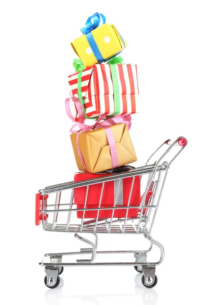 Pequeño carrito de compras con regalos — Foto de Stock