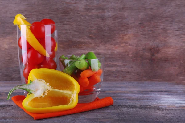 Two glasses with vegetables — Stock Photo, Image