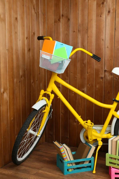 Bicicleta con libros —  Fotos de Stock