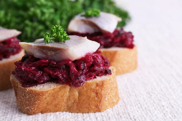 Toasts with herring and beets — Stock Photo, Image