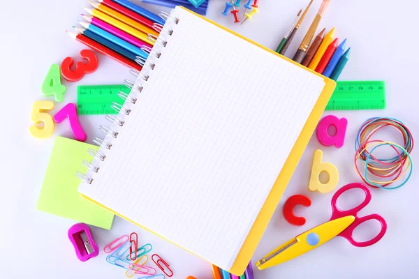 Kleurrijke schoolbenodigdheden — Stockfoto