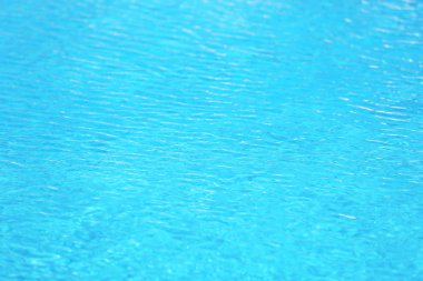 Yüzme havuzunda mavi su
