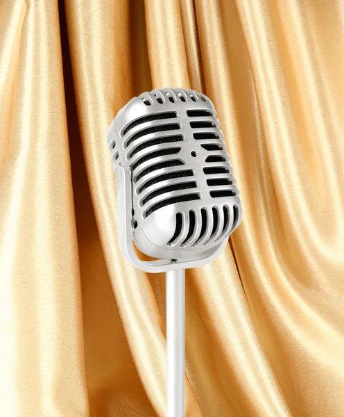 Gümüş retro mikrofon — Stok fotoğraf