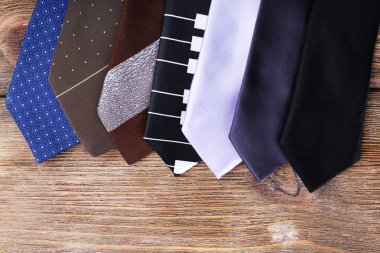 Ahşap plakalar arka plan üzerinde farklı bağları