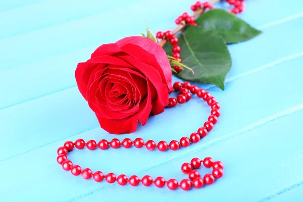 Red rose with beads — Stock Photo, Image