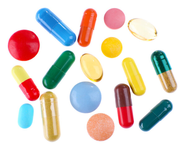 Различные красочные таблетки изолированы на белом фоне
