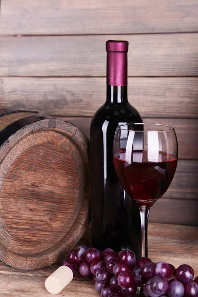 Red wine on table on wooden background — Stock Photo, Image