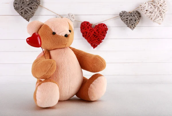 Urso de peluche com corações, conceito de amor — Fotografia de Stock