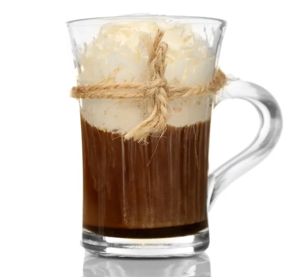 Taza de café con crema aislada sobre blanco — Foto de Stock