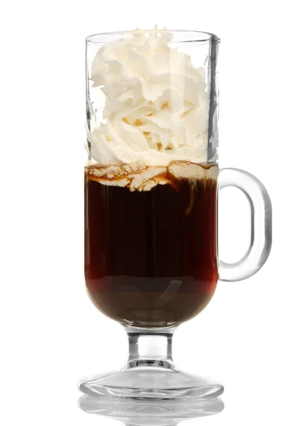 Filiżanka kawy z krem na białym tle — Zdjęcie stockowe