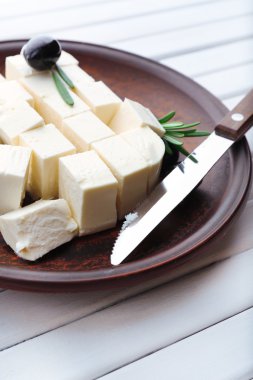 Tablo üzerinde beyaz peynir