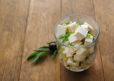 Tablo üzerinde beyaz peynir