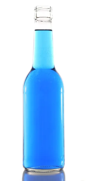 Πολύχρωμο αλκοολούχο ποτό σε γυάλινο μπουκάλι που απομονώνονται σε λευκό — Φωτογραφία Αρχείου