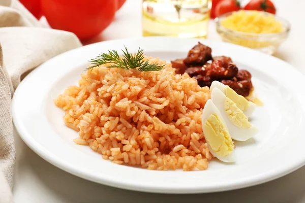 Arroz sabroso en la mesa — Foto de Stock