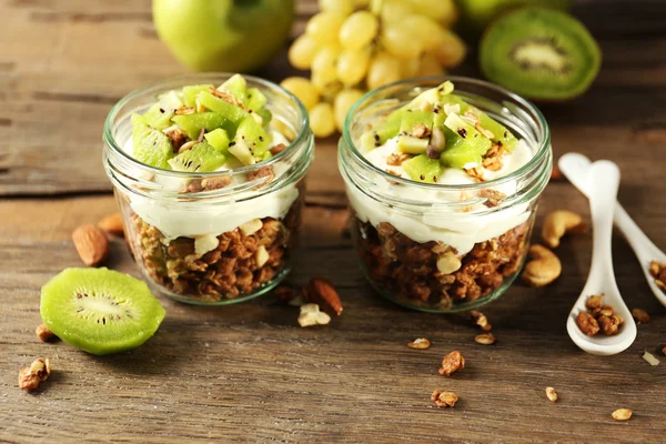 Sağlıklı katmanlı tatlı