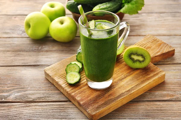 Grüner frischer gesunder Saft — Stockfoto