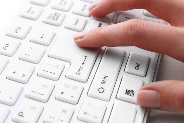 Female hand typing — Stock Photo, Image