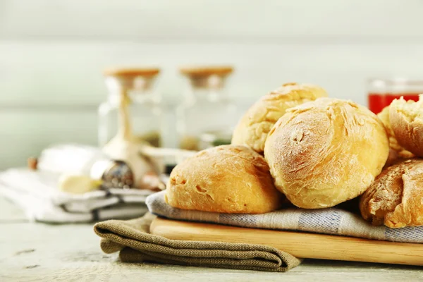Färskt hembakat bröd bullar — Stockfoto