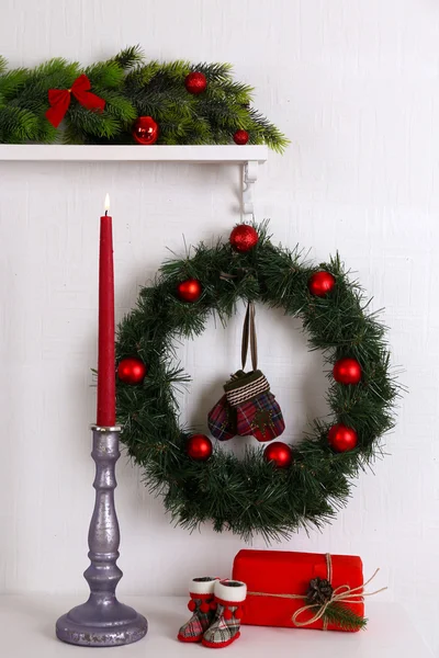 Christmas decoration with wreath — Stock Photo, Image