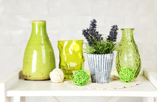 Інтер'єр з декоративними вазами — стокове фото