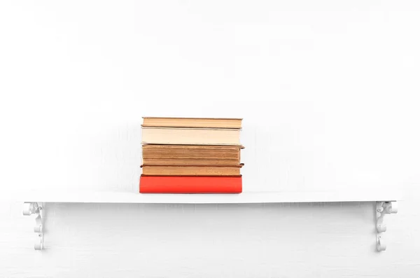 Books on bookshelf — Stock Photo, Image