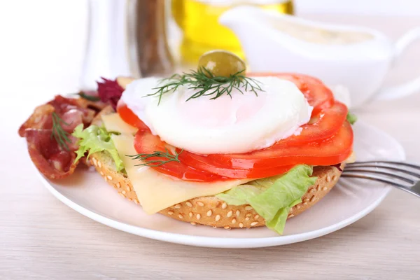 Sandwich with poached egg — Stock Photo, Image