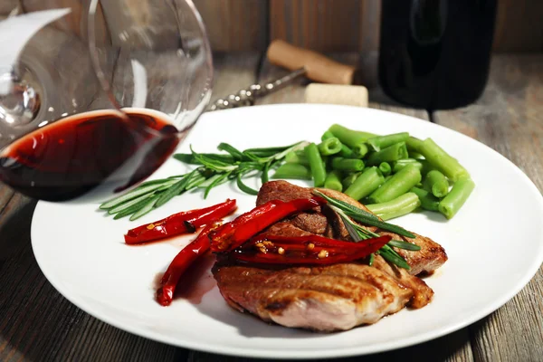 Glass of wine with steak — Stock Photo, Image