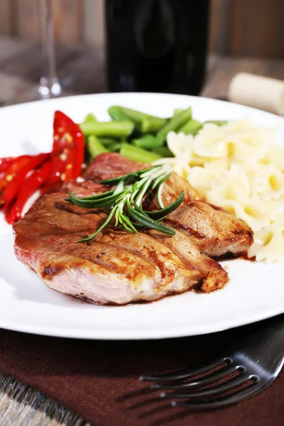 Steak with vegetables on plate — Stock Photo, Image
