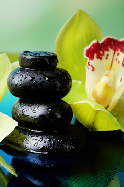 Piedras de spa con gotas de agua — Foto de Stock