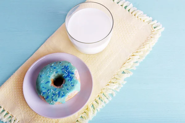 Glazed donut with milk — Stock Photo, Image