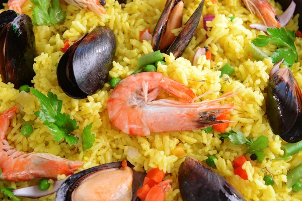 Vis Paella in pan close-up — Stockfoto