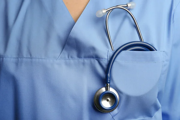 Doctor with stethoscope, close-up — Stock Photo, Image