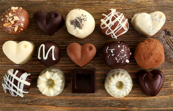 Вишуканих шоколадних цукерок — стокове фото